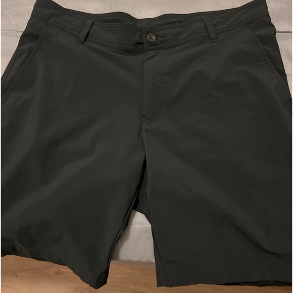 Men’s 36” Columbia Shorts - Picture 1 of 3